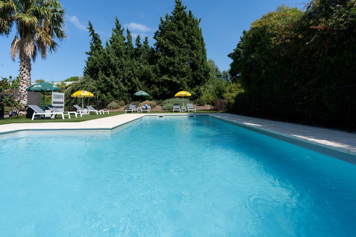 La piscine de l'hôtel dans le Vaucluse